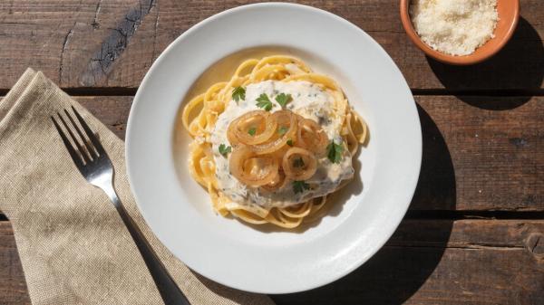 طرز تهیه پاستا با ماست و پیاز کاراملی خوشمزه طرز تهیه پاستا با ماست و پیاز کاراملی خوشمزه